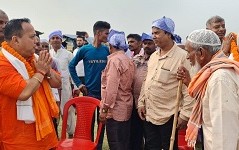 वीरगञ्जको मुस्लिम समुदायसँग भेटेर राजेशमानले दिए ईदको शुभकामना